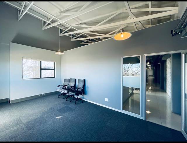 1,884M² OFFICE FOR SALE IN HALFWAY HOUSE